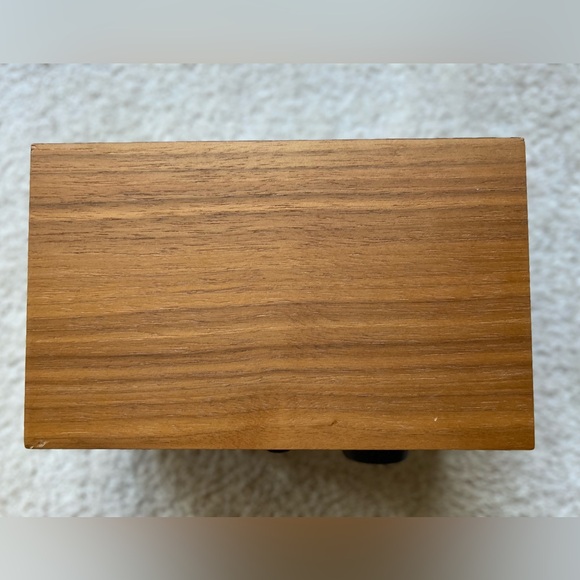 Tivoli Audio Model One AM / FM Table Radio, Classic / Walnut, 2.4 Lb - Picture 10 of 12